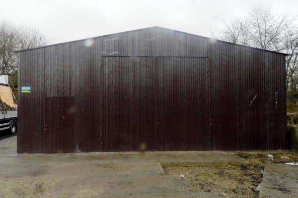 Vorgefertigte Stahlhalle 10×18 m - braun